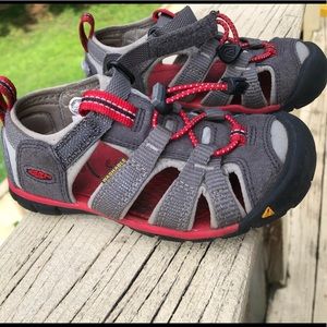 Keens Kids Boys Sandals Grey Red 10
